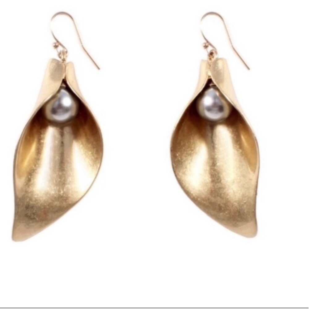 NWOT lulu frost earrings